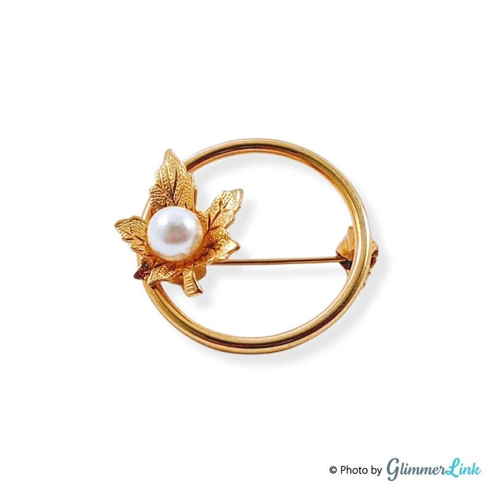 Vintage Maple Leaf Faux Pearl Open Circle Gold Tone Brooch